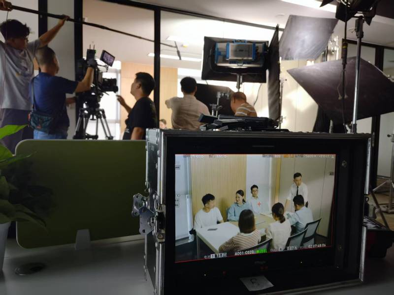 湖里区TVC拍摄公司：科技产品视觉化大师，诠释未来感与功能美学